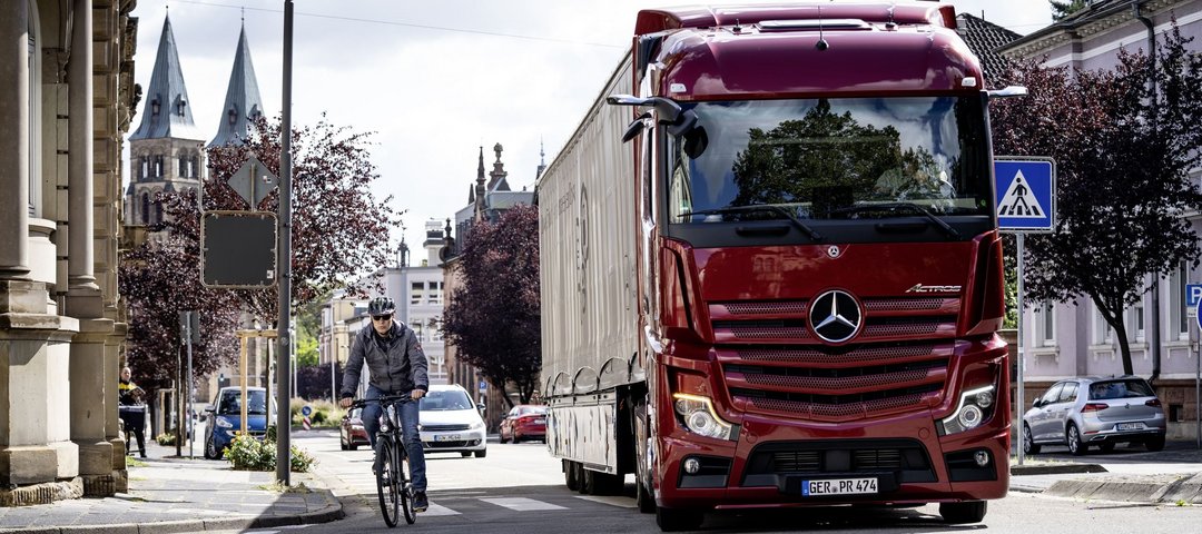 Safety Assistance System Daimler Truck - Mercedes-Benz Actros